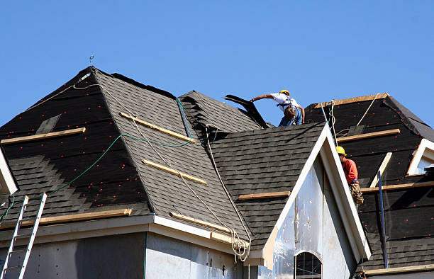 Best Roof Gutter Cleaning  in Coos Bay, OR